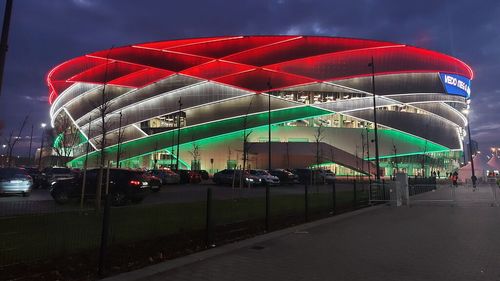 Ungurii de la MVM continuă extinderea în regiune și devin acționari majoritari la două firme sârbești / Compania maghiară vrea să cumpere E.ON în România