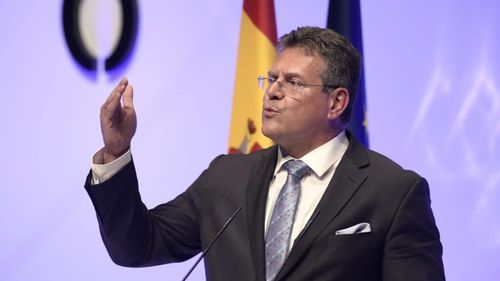 Europa este "foarte departe" de a impune noi taxe pentru mașinile electrice chinezești, în ciuda anchetei în curs, afirmă un oficial al CE