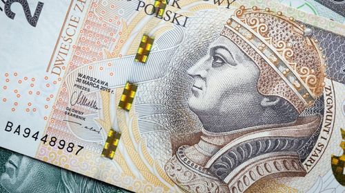 Polonia va majora de două ori salariul minim în 2023, pe măsură ce populația se confruntă cu inflația ridicată