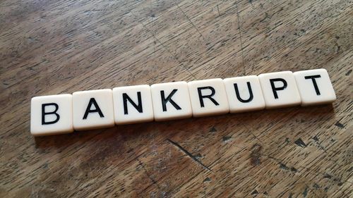 Preţul acţiunilor WeWork s-a apropiat miercuri de zero, după avertismentul că ar putea intra în faliment