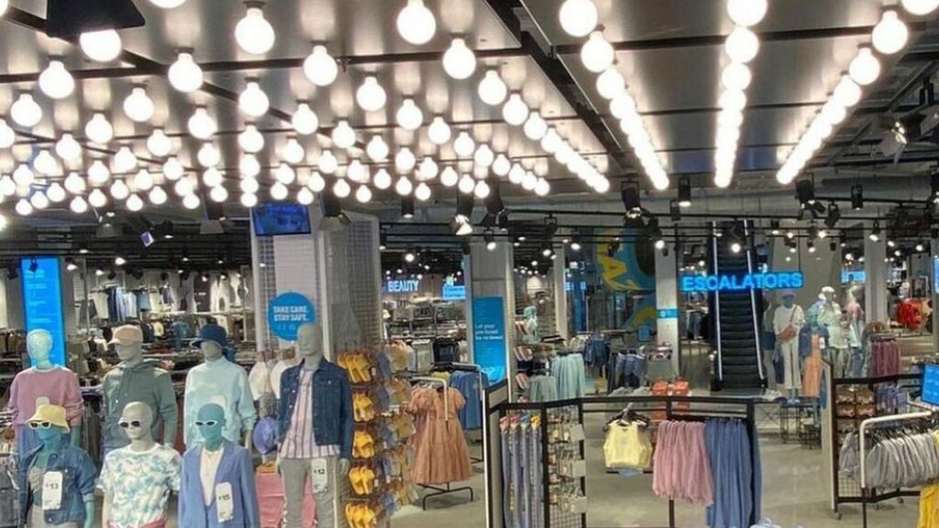 Retailerul Primark postează mai multe anunțuri de angajare pentru București și Ilfov pe platforma eJobs. Sunt disponibile peste 200 de poziții