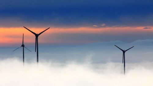 Producție de gaze la maxim, importurile sunt și ele mari. Eolienele „zbârnâie” și trimit enegia ieftină peste graniță