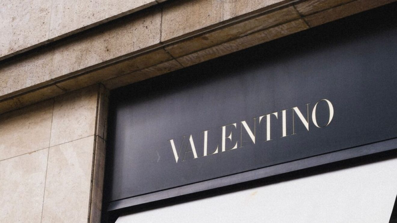 Proprietarul Gucci, grupul Kering, cumpără 30% din brandul italian de lux Valentino