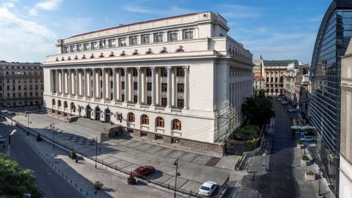 Perspectiva apropiată a inflaţiei se înrăutăţeşte accentuat, ca urmare a expirării schemei de plafonare a preţului la electricitate şi a majorării TVA şi a accizelor (BNR)