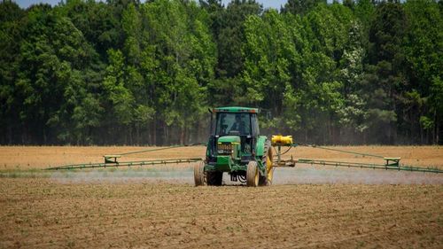 Fermierii vor organiza miercuri un marş de protest în jurul Palatului Parlamentului