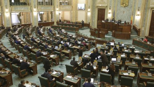 Senatul a adoptat miercuri proiectul de reformă a pensiilor speciale / Modificările din comisii: Impozitare progresivă, care va ajunge până la 15%. Interzis la cumulul mai multor pensii speciale / Nicio pensie nu va depăși venitul din perioada de activitate