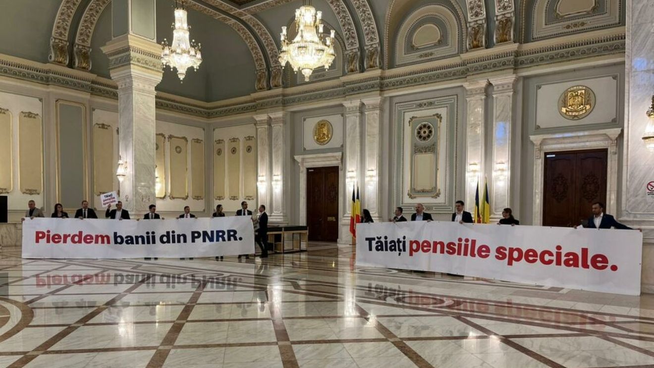 Reforma pensiilor speciale, propusă în programul de guvernare: crește vârsta de pensionare pentru magistrați, plafonarea unor câștiguri