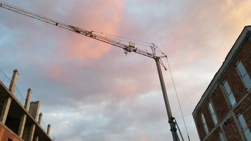 Volumul lucrărilor de construcţii a crescut cu doar 0,4% în primele patru luni ale anului față de aceeași perioadă din 2021. Construcțiile rezidențiale au înregistrat o majorare de 11%