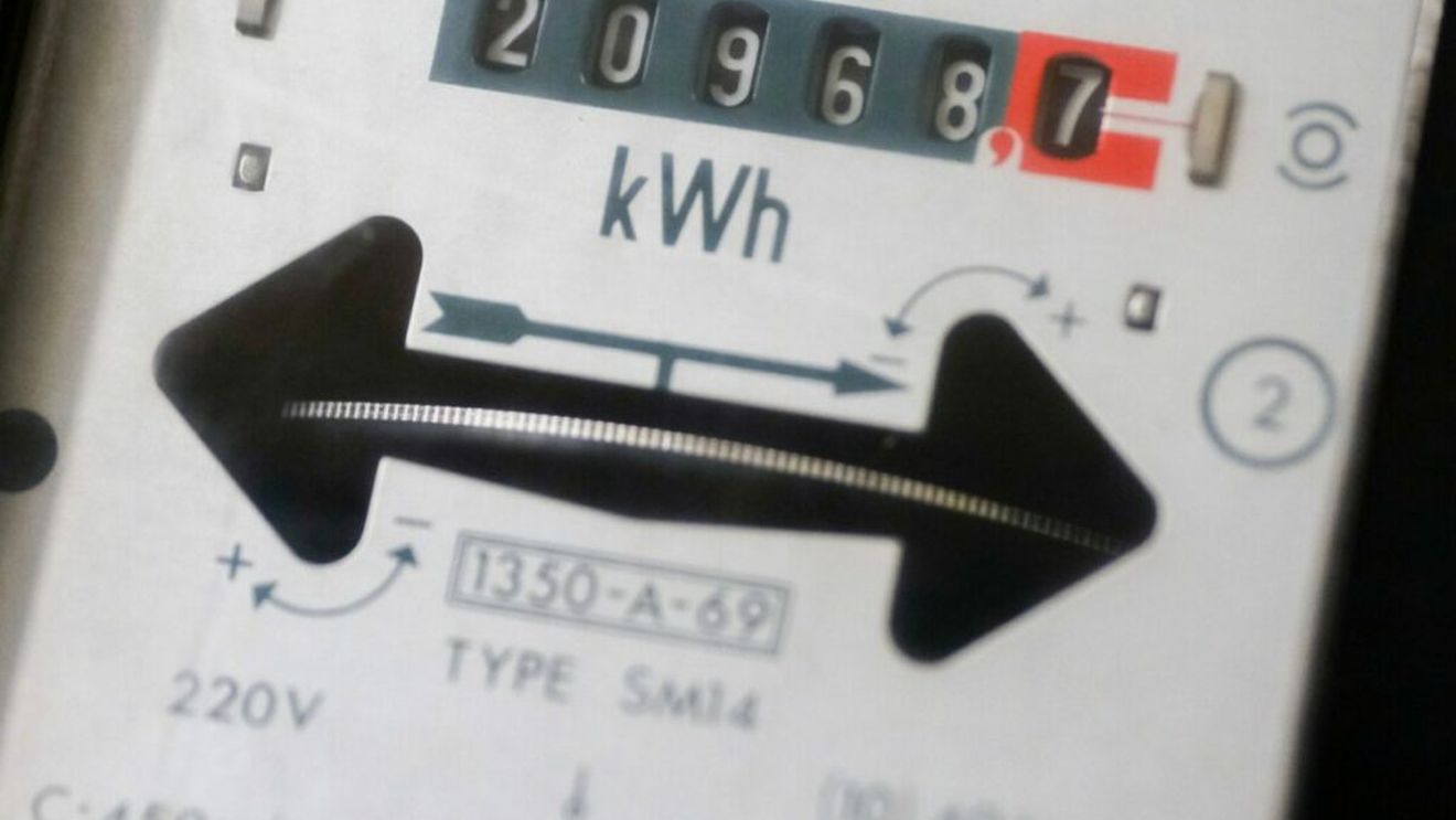 Taxă de solidaritate, pe profit, pentru companiile din energie. Prim-vicepreședintele PSD Mihai Tudose: Această gaură între furnizori şi consumator intră în buzunarele unor firme care nu fac decât să plimbe nişte hârtii. Nu i-aţi văzut cu găletuşa cu curent în spate