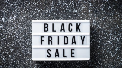 Cumpărături de aproape 132 milioane de lei la două ore de la debutul Black Friday