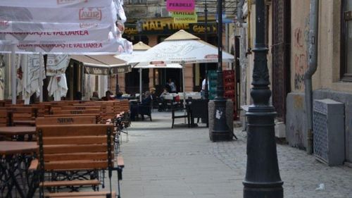 Sălile de spectacol, cinematografele, restaurantele şi cafenelele din Bucureşti se redeschid de astăzi la 30% din capacitate
