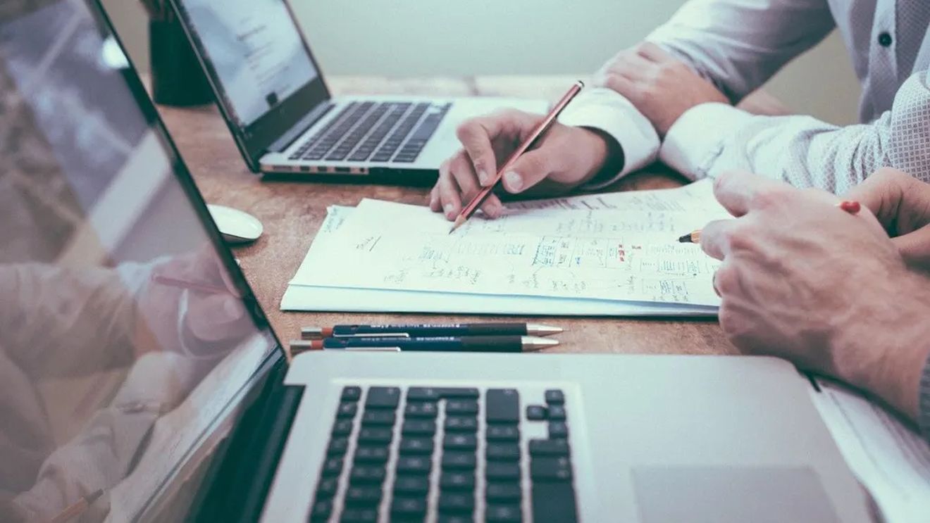 Conformarea cu originalul a actelor prezentate în copie se va putea face şi prin semnătură electronică, potrivit unui proiect de lege adoptat de Camera Deputaţilor