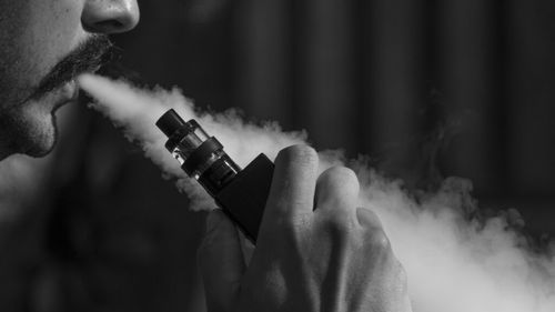 Se scumpesc țigările, în special în Europa de Est. Bruxelles-ul va propune creșterea taxelor pe țigări și prima taxă pentru vaping la nivelul UE