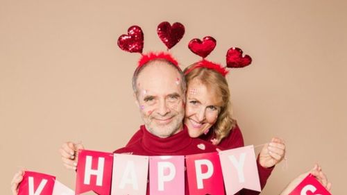 Cheltuielile românilor în luna iubirii: 4 din 10 români spun că vor cheltui sub 300 de lei, iar 8% dintre români plănuiesc să cheltuie peste 1.000 de lei