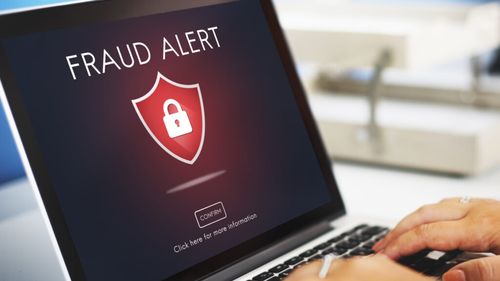 O nouă schemă piramidală face ravagii pe internet. Sau cum își bagă românii apropiații în scheme frauduloase