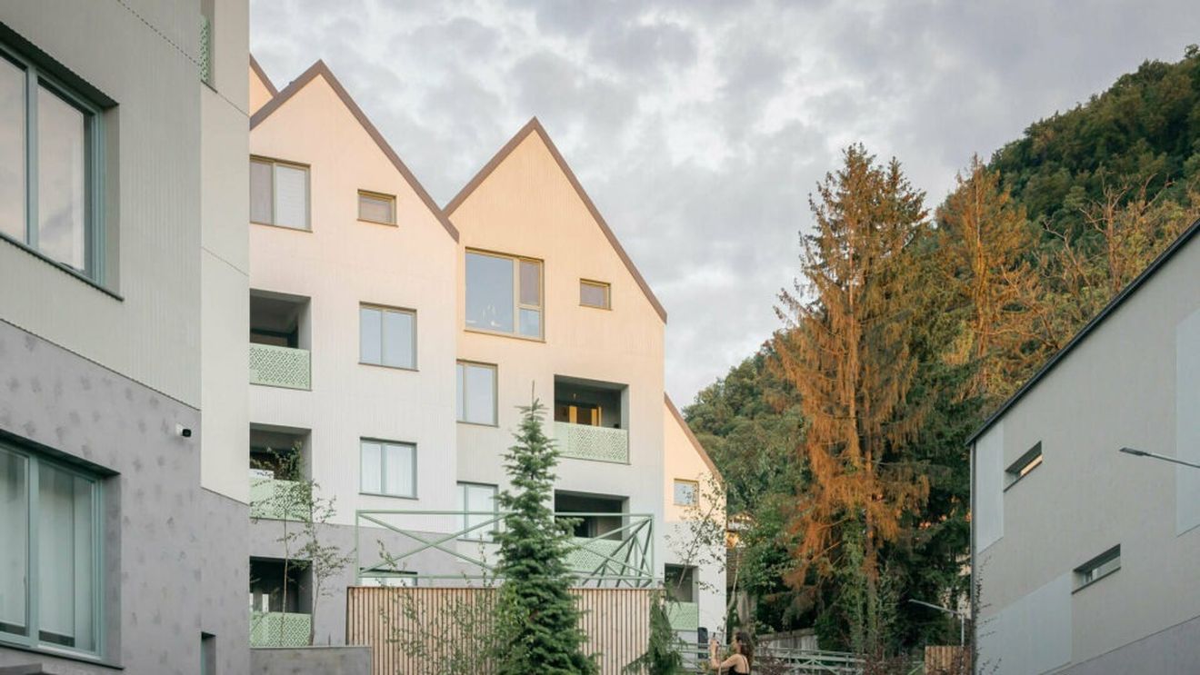 Tot mai puțini români își cumpără case. Piața imobiliară a scăzut în vară față de acum un an