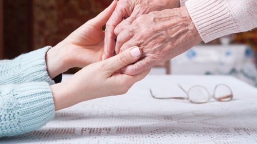 Sporul natural al populaţiei României s-a menţinut negativ în luna septembrie a acestui an, fiind un număr al deceselor mai mare de 1,3 ori decât cel al născuţilor-vii