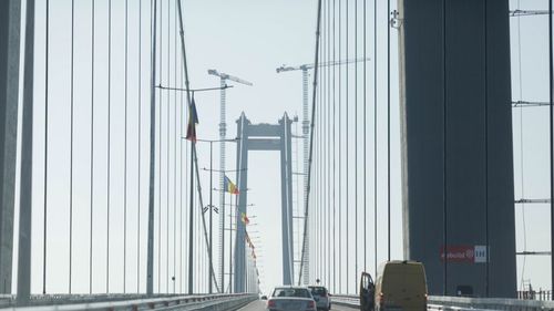 Noua reţetă de reasfaltare a podului peste Dunăre de la Brăila a rezistat bine peste iarnă / Constructorul WeBuild va reasfalta şi prima cale de rulare