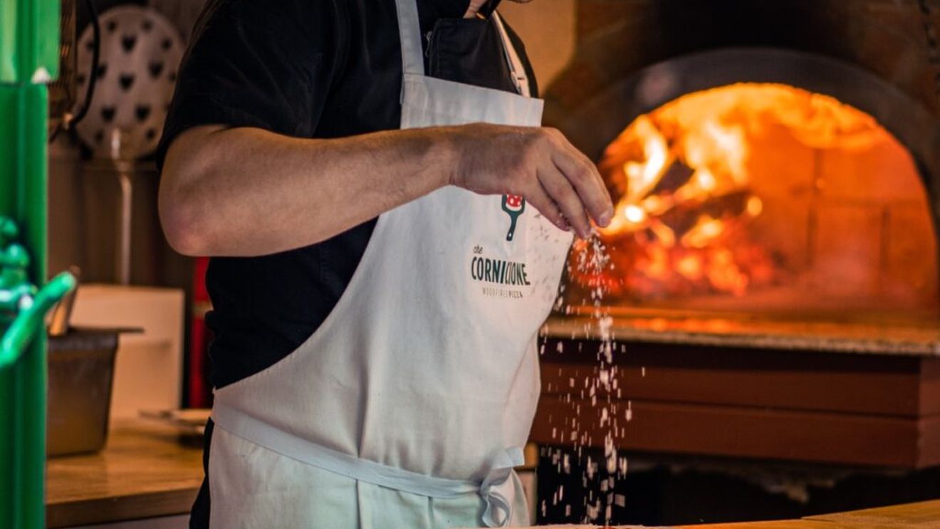 De la pizzerie pe roți, la un restaurant cu pizza napoletană. Povestea bucătarului care a riscat toate economiile pentru a deveni antreprenor. „Lipsa forței de muncă a fost cea mai mare piedică”