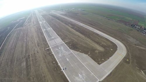 Panouri fotovoltaice pe aeroporturile din România. Guvernul acordă o finanțare nerambursabilă de 70 de milioane lei pentru montajul acestor panouri pe 17 aerodromuri