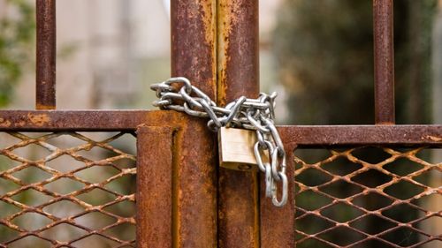 ANALIZĂ An dificil pentru business în România: Ce companii au decis să pună lacătul afacerii locale în 2023