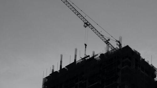 Președintele Asociației Antreprenorilor din Construcții: "Suntem în cursul unei furtuni economice de o violenţă pe care încă nu o resimţim integral"