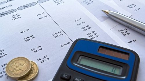 Surse: Guvernul dorește să strângă 1,5 miliarde lei de la bănci, prin taxarea profitului excesiv/ Discuții cu BNR