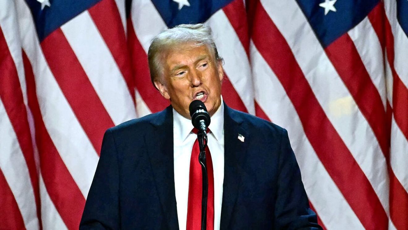 Oamenii plătesc milioane de dolari pentru a lua masa cu Donald Trump la proprietatea lui din Florida