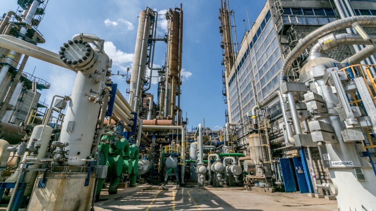 BREAKING Azomureș spune că își reduce și mai mult activitatea în următoarele luni, în contextul crizei energetice. Alți peste 200 de angajați direcți ai companiei sunt afectați