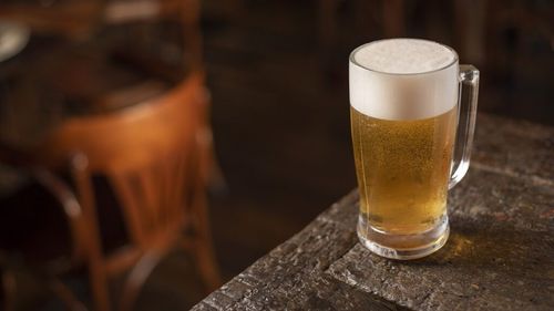 Prețul unei beri a ajuns la 8 lire sterline în Londra, în creștere cu peste 70% de la criza financiară