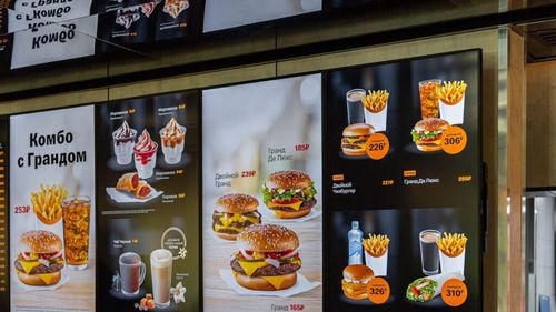 Sute de companii străine au părăsit Rusia în urma invaziei din Ucraina / Cum se scuză cele care au rămas, în ciuda presiunii publice imense