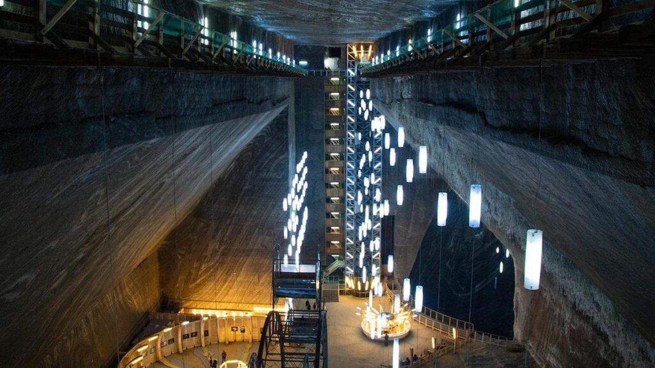 Scumpiri la Salina Turda: accesul pentru adulți costă 70 de lei / Trei ore la Potaissa Spa costă 50 de lei, iar o oră și jumătate la bazinul de înot, 25 de lei