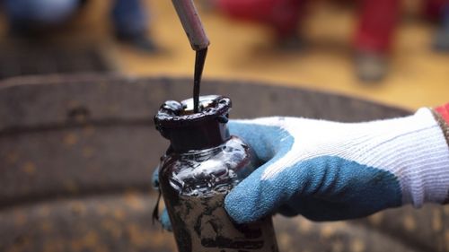 INS: Scădere a producţiei de ţiţei în România cu 7,4% în primele cinci luni din 2025 / Importuri majorate cu 43,5%