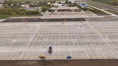 Se finalizează construcția unei noi căi de rulare pentru aeronave la Aeroportul „Henri Coandă” București și modernizarea platformelor de staționare a avioanelor