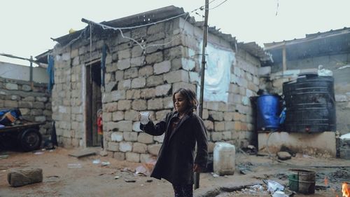 Cum pot fi ajutați copiii săraci să învețe