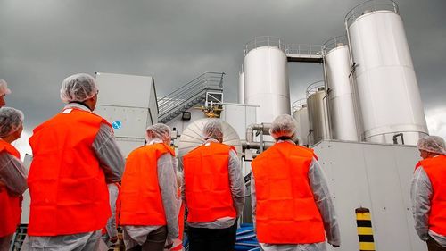 Danone vrea să îşi vândă operaţiunile din Rusia către un om de afaceri care ale legături cu Cecenia