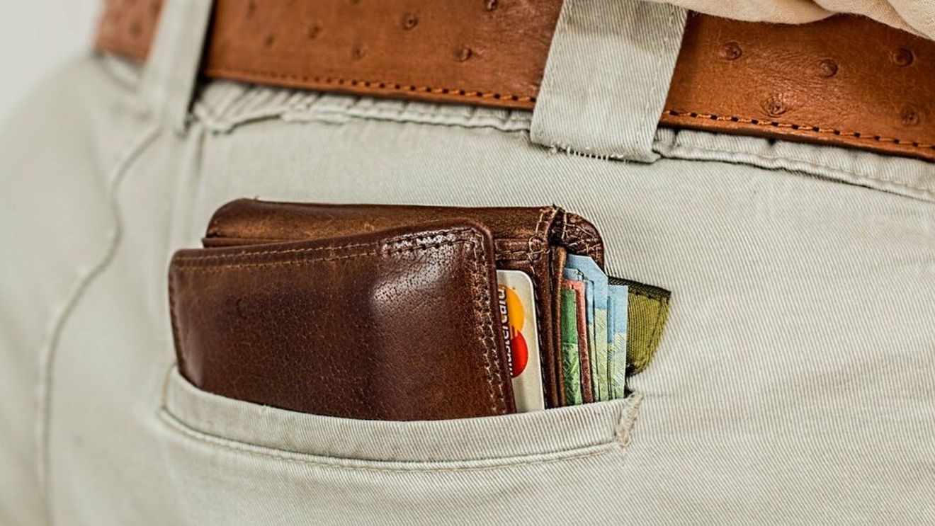 Salariul mediu brut în România s-a majorat cu un leu, în iulie. Salariul mediu net a crescut cu 4 lei