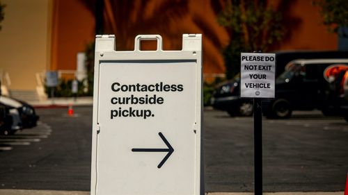 Platforma ialoc lansează și în România conceptul de „drive thru virtual”, prin care orice restaurant îți poate livra comanda la geamul mașinii