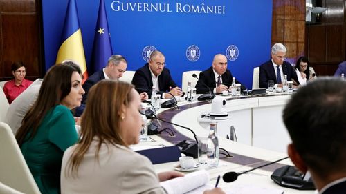 Bolojan, noi discuții cu Asociația Municipiilor despre reforma administrației publice locale și investiții din fonduri publice: Investiţiile PNRR vor continua într-o manieră planificată