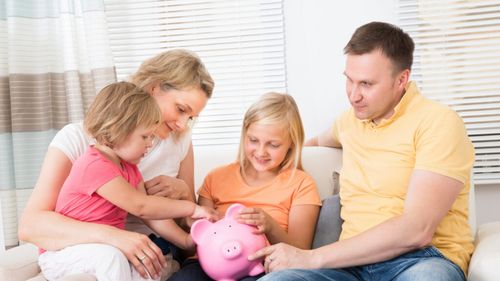 România a înregistrat o creștere de 227% a beneficiilor sociale pentru familii, la o medie de 284 de euro pe persoană