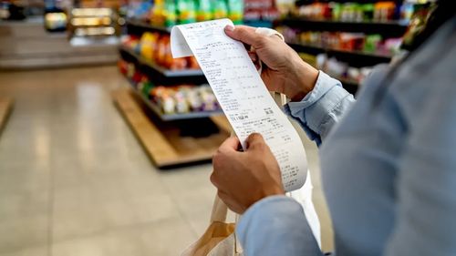 BNR avertizează că rata inflației va scădea doar modest în următoarele 9 luni și va rămâne la niveluri mai mari decât cele estimate anterior