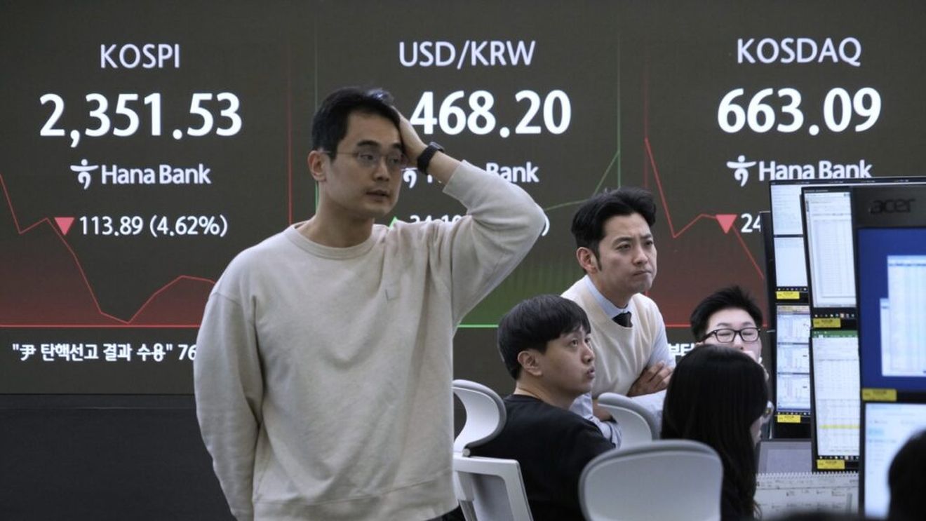 LIVE Donald Trump amenință China cu tarife vamale suplimentare de 50% / Mișcare de panică pe bursele mondiale / Cea mai proastă zi pe Bursa din Hong Kong din ultimii 28 de ani / Zi neagră pe bursele europene / Wall Street deschide în scădere, S&P 500 și Nasdaq intră în teritoriul „bear market”