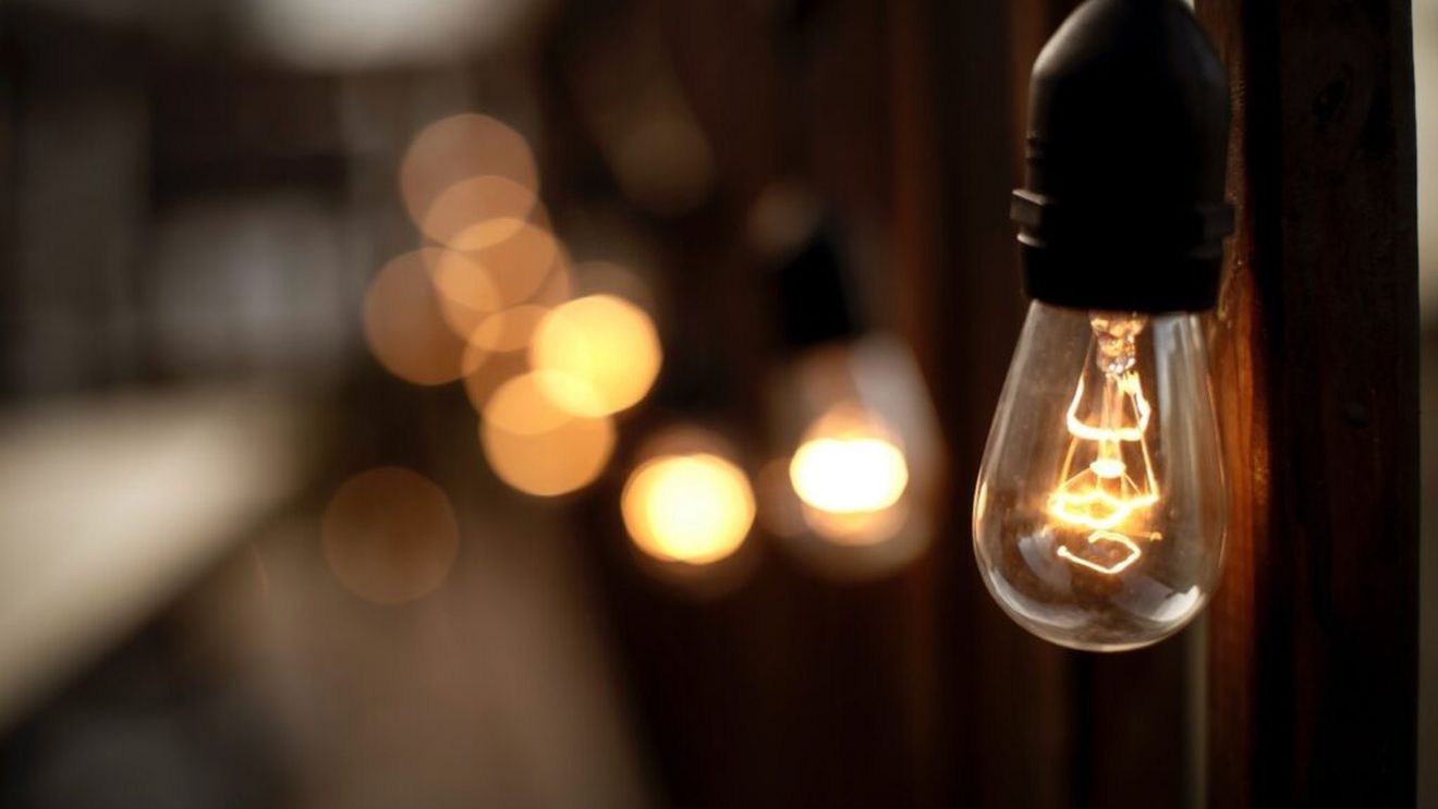 După ministrul Energiei, acum și un director mare din Petrom anunță risc de blackout în România. „Nu suntem foarte departe de acel scenariu... Avem nevoie de capacități de stocare, nu de și mai multă producție solară pe care ajungem să o exportăm”