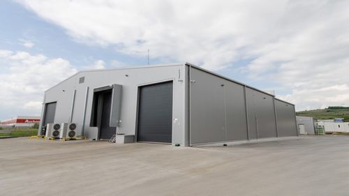 Timișorenii de la Senneville deschid o a doua fabrică de deserturi congelate în Călan, care va produce clătite. Prima este axată pe amandine, eclere și savarine congelate