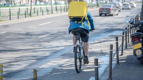 Prejudiciu de peste 10 milioane lei cauzat bugetului de stat de trei societăți food-delivery din București