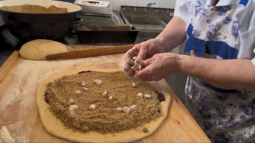 Turiștii sunt așteptați în Maramureș de Sărbătorile Pascale / Pregătirile sunt în toi la pensiuni, unde au început să sosească turiștii / Cozonacii sunt „vedeta” mesei de Paște, alături de mielul umplut și cornulețele cu magiun