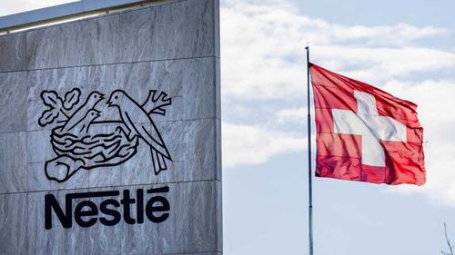 Nestle retrage de la comercializare în Europa mai multe loturi de lapte praf pentru sugari