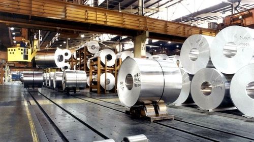 Cotația aluminiului se apropie de recordul istoric, pe fondul tensiunilor geopolitice și a carantinării unui oraș din China