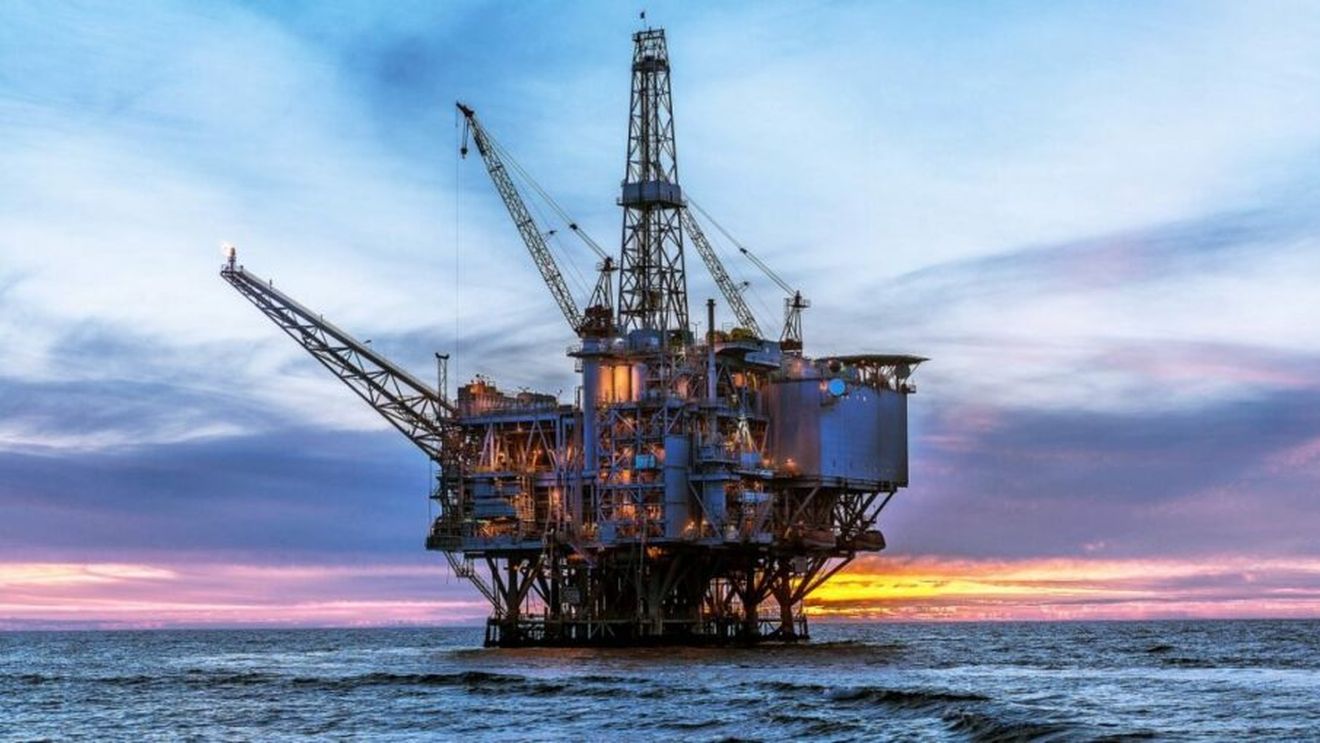 Economist: Trebuie să ne obișnuim cu prețurile mari la energie și la combustibil. Partea bună este ca aceste creșteri accelerează investițiile pentru a reduce dependența de importurile din Rusia