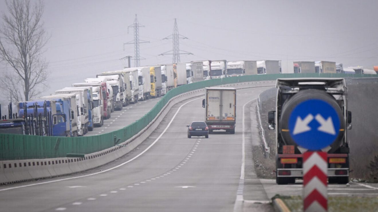 Economia Bulgariei pierde peste 500 de milioane de euro anual pentru că țara nu a fost primită și în Schengen terestru, estimează transportatorii